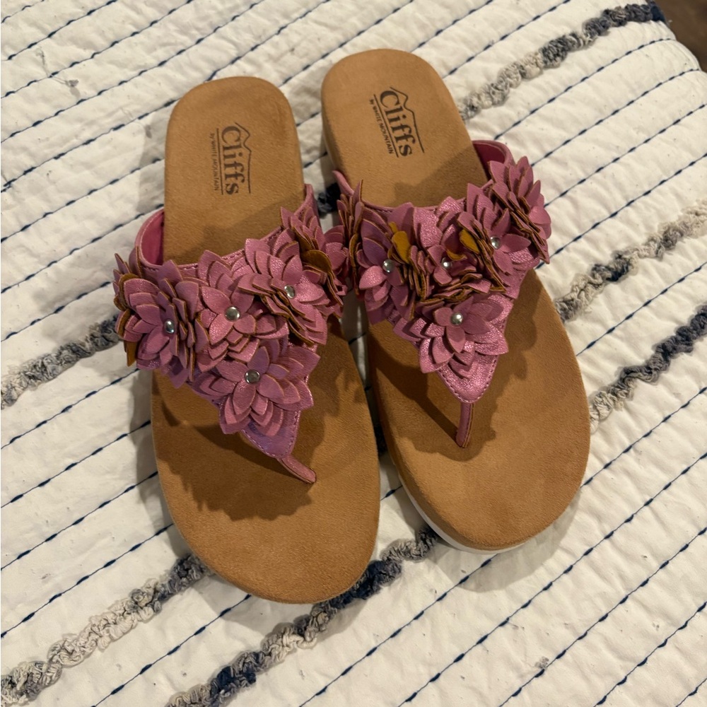 Cliffs by White Mountian Women's Floral Sandals